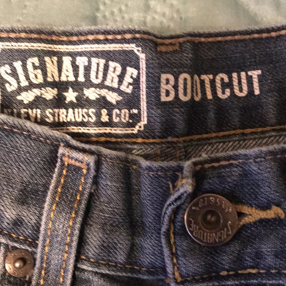 Kids size 8 regular 85 Strauss boot cut signature jeans in wonderful condition - Picture 5 of 7